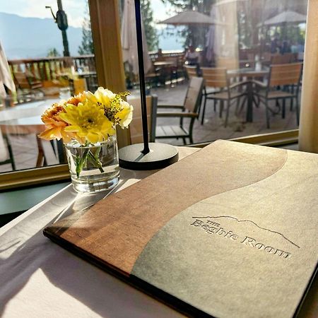 Coast Hillcrest Hotel Revelstoke Exterior photo