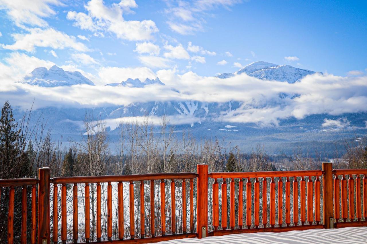 Coast Hillcrest Hotel Revelstoke Exterior photo
