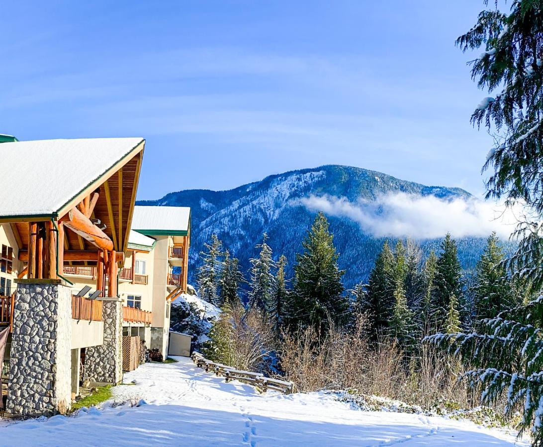 Coast Hillcrest Hotel Revelstoke Exterior photo