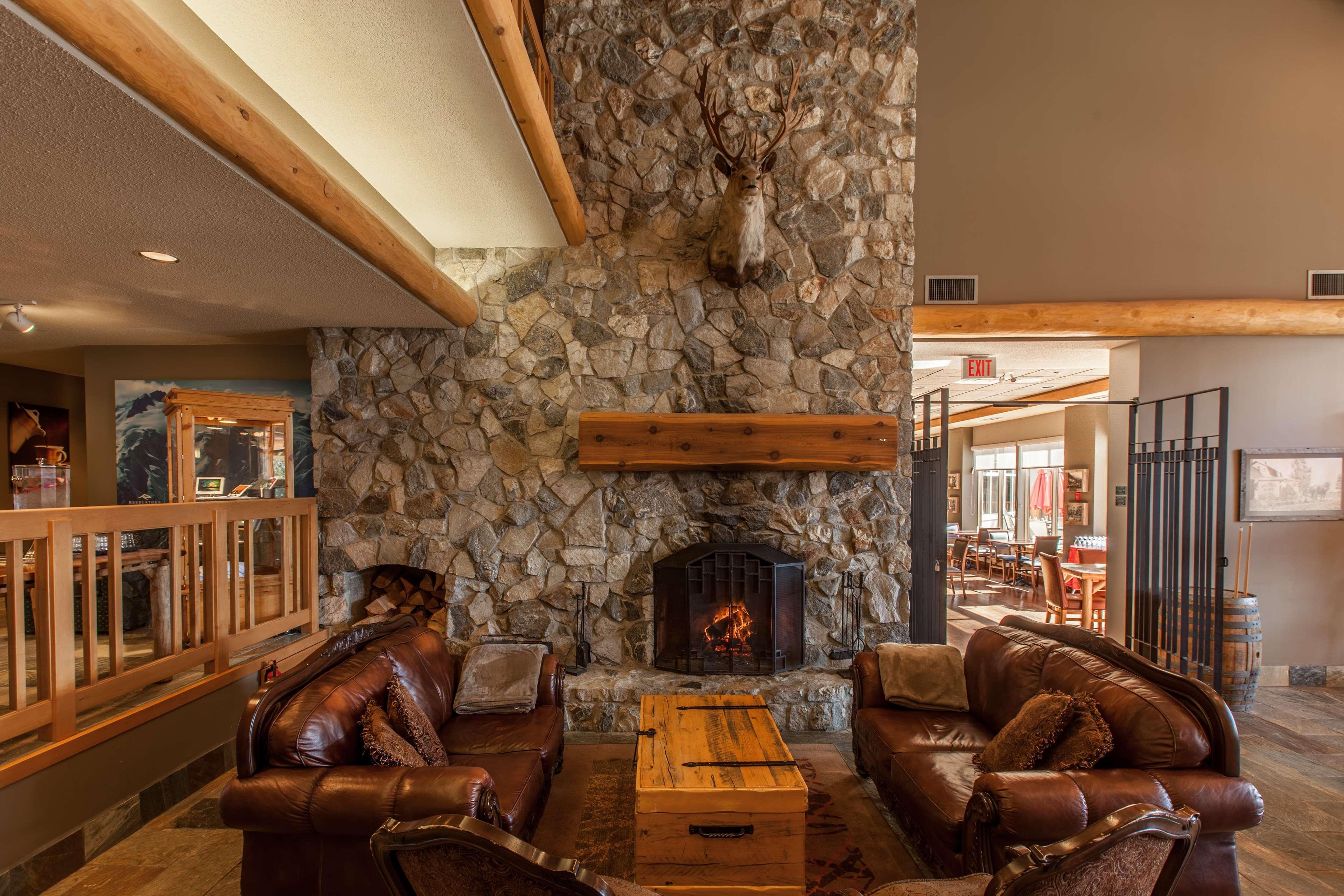 Coast Hillcrest Hotel Revelstoke Exterior photo