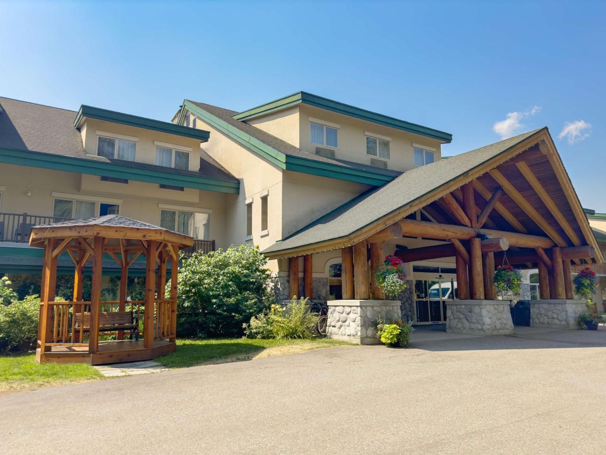 Coast Hillcrest Hotel Revelstoke Exterior photo