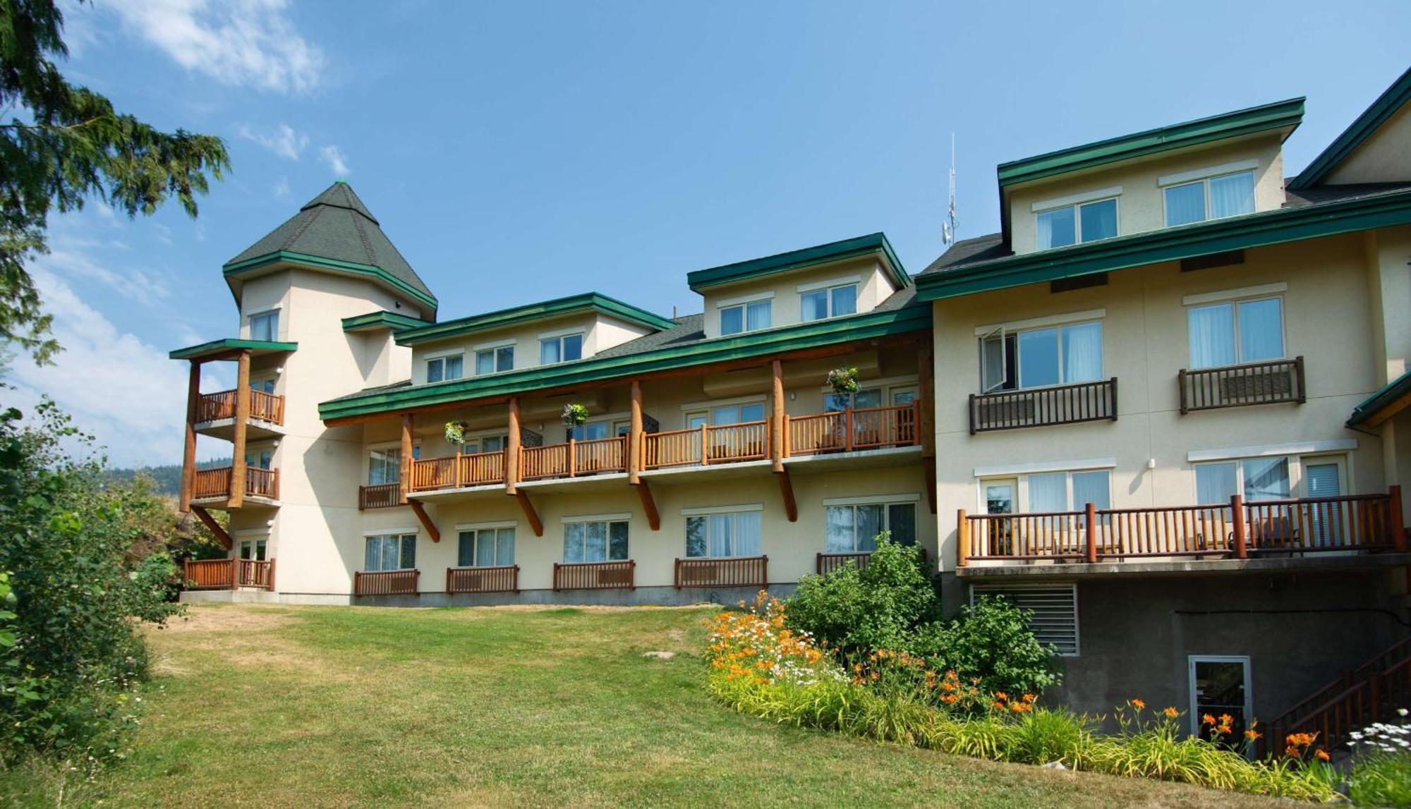 Coast Hillcrest Hotel Revelstoke Exterior photo