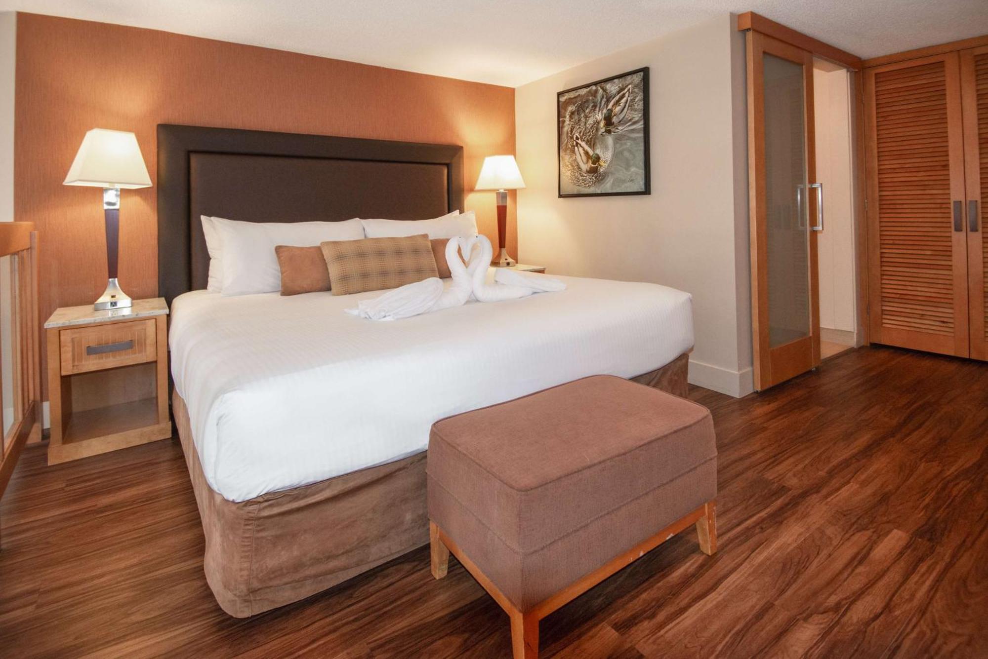 Coast Hillcrest Hotel Revelstoke Exterior photo