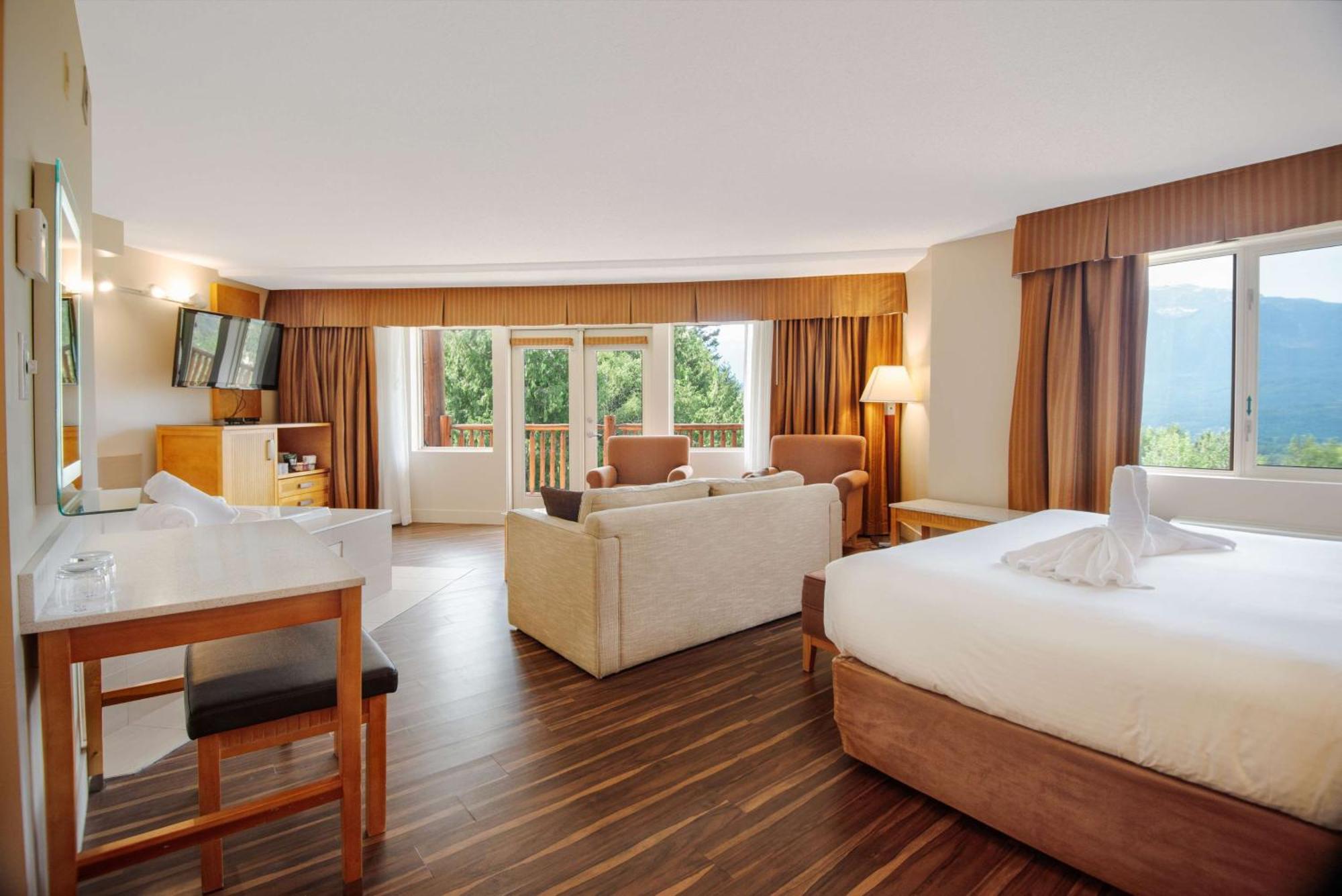 Coast Hillcrest Hotel Revelstoke Exterior photo