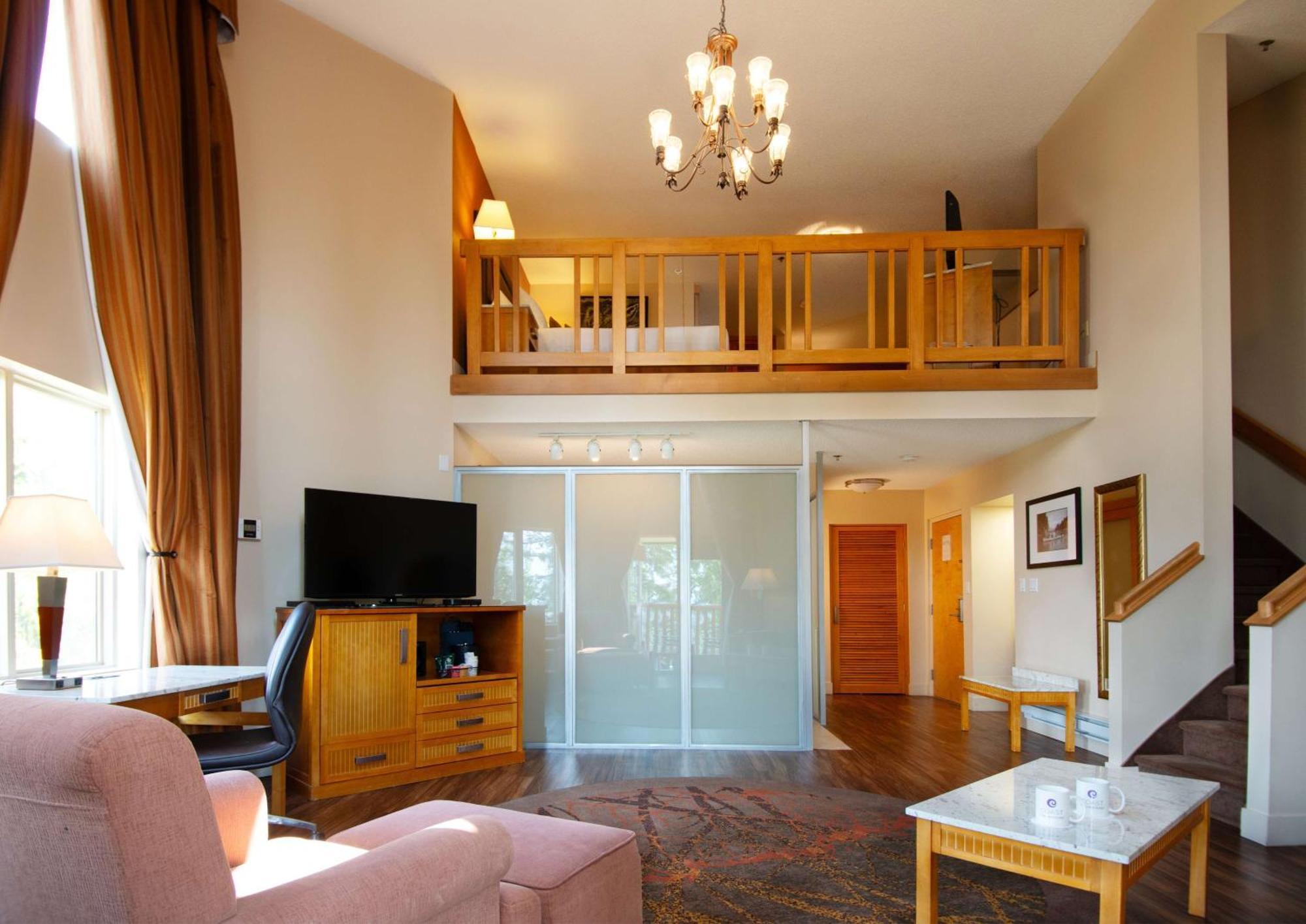 Coast Hillcrest Hotel Revelstoke Exterior photo
