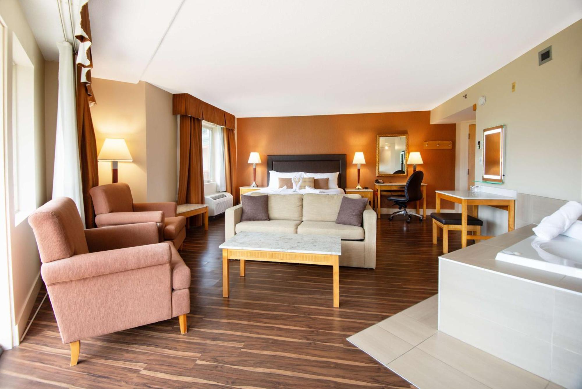Coast Hillcrest Hotel Revelstoke Exterior photo