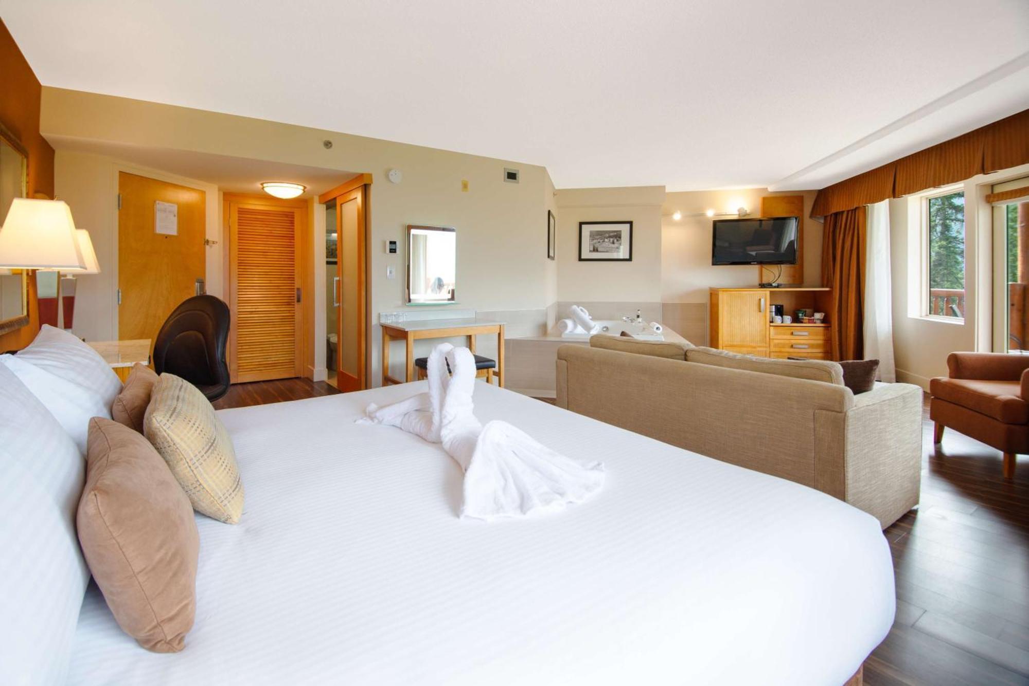 Coast Hillcrest Hotel Revelstoke Exterior photo